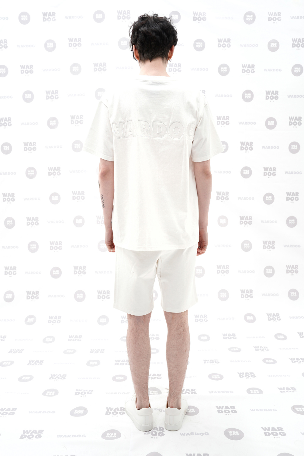 반팔 티셔츠 모델 착용 이미지-S14L21